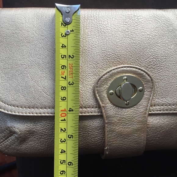 Gold foldover clutch - Picture 6 of 7